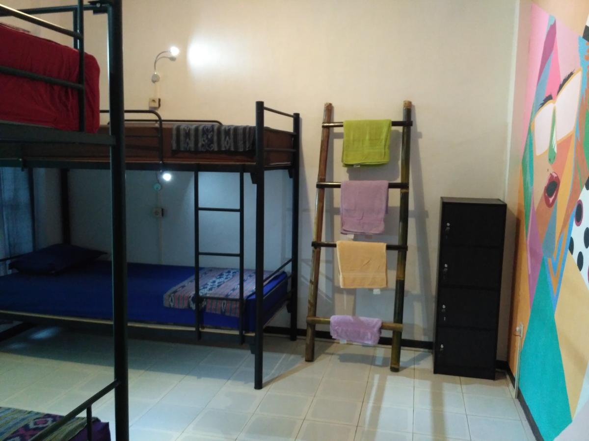 Hati Hati Albergue Yogyakarta Exterior foto