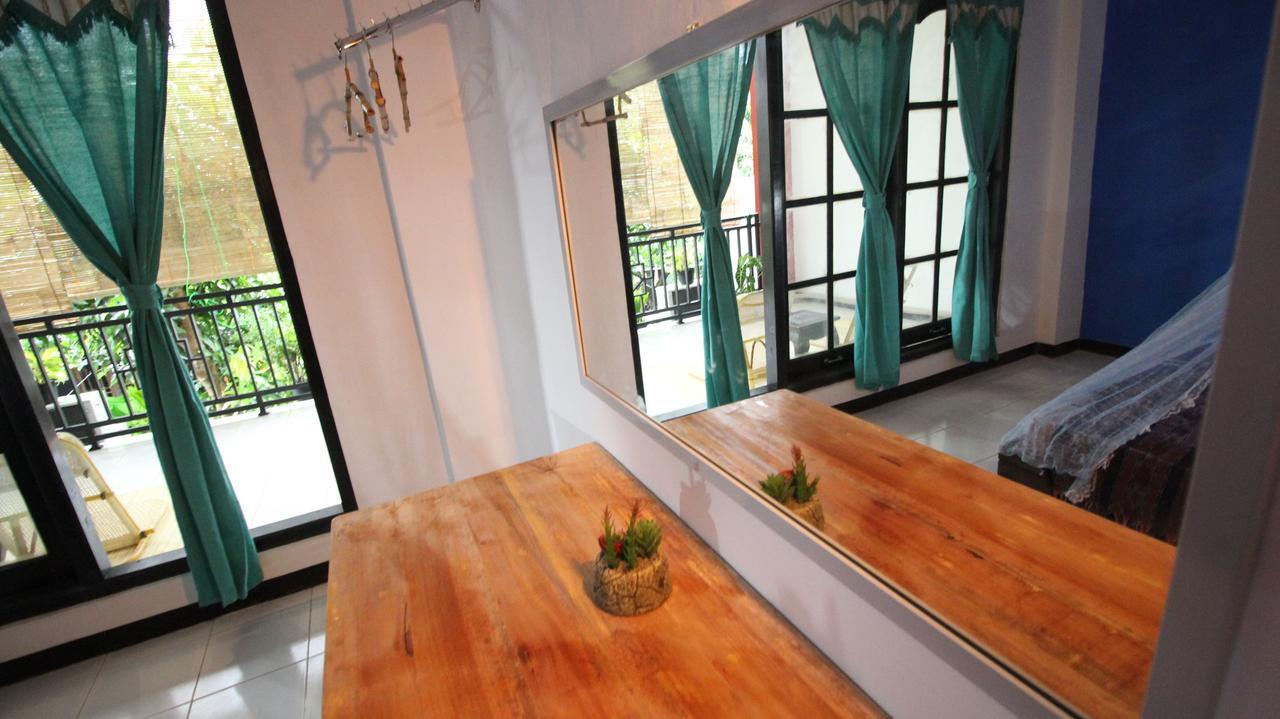 Hati Hati Albergue Yogyakarta Exterior foto