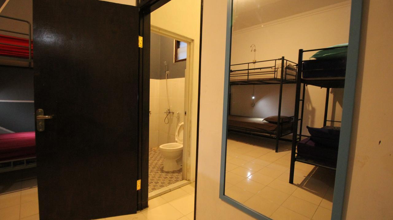 Hati Hati Albergue Yogyakarta Exterior foto