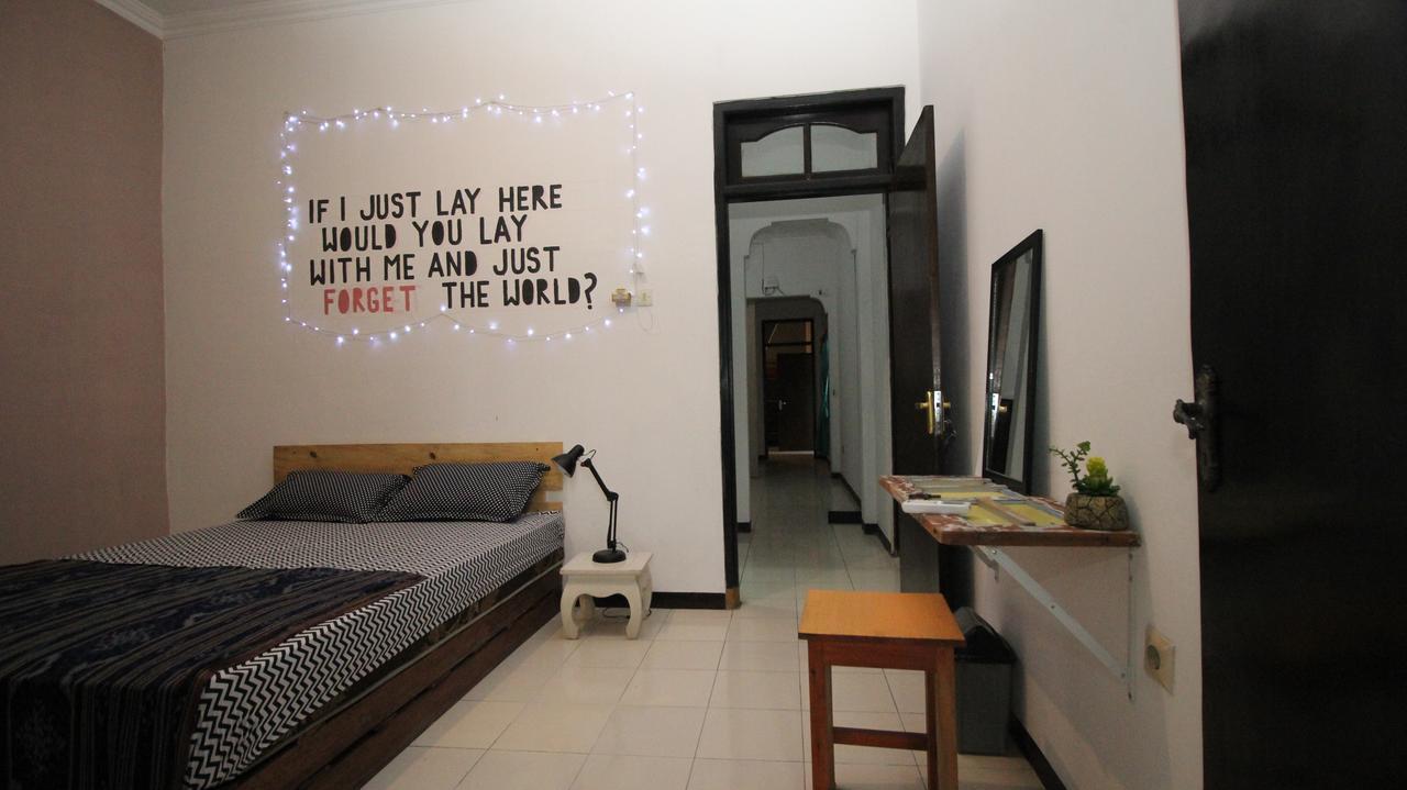 Hati Hati Albergue Yogyakarta Exterior foto