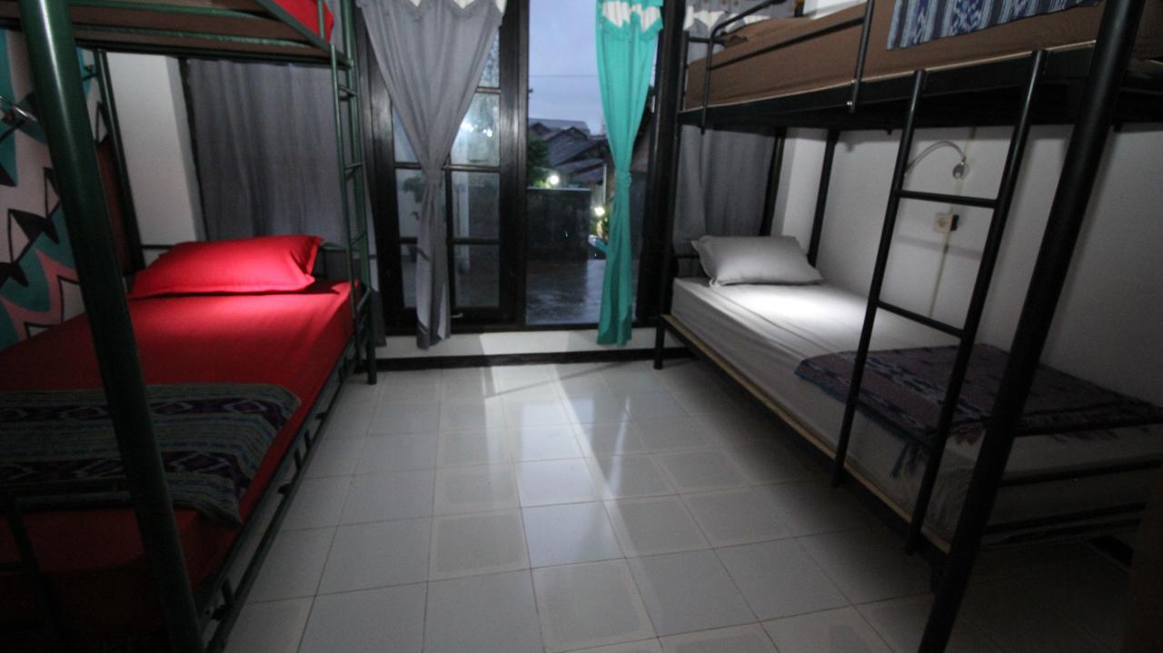 Hati Hati Albergue Yogyakarta Exterior foto