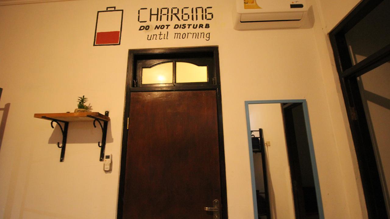 Hati Hati Albergue Yogyakarta Exterior foto