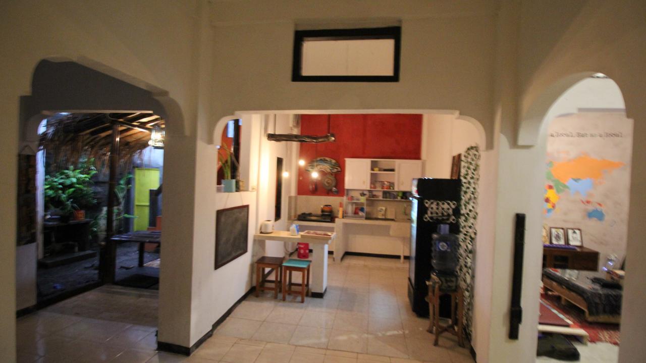 Hati Hati Albergue Yogyakarta Exterior foto