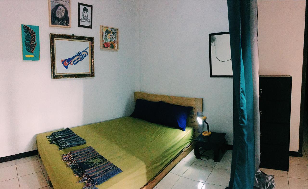 Hati Hati Albergue Yogyakarta Exterior foto