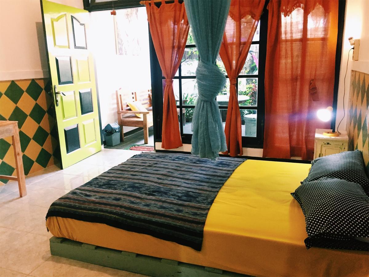 Hati Hati Albergue Yogyakarta Exterior foto